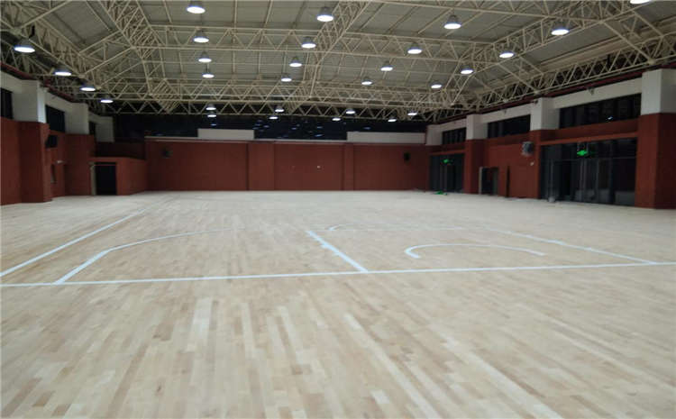福建體育館專用運(yùn)動木地板安裝